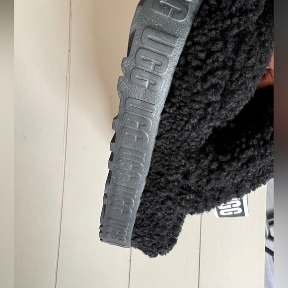 UGG Fluffita Slingback Slippers - Picture 13 of 15